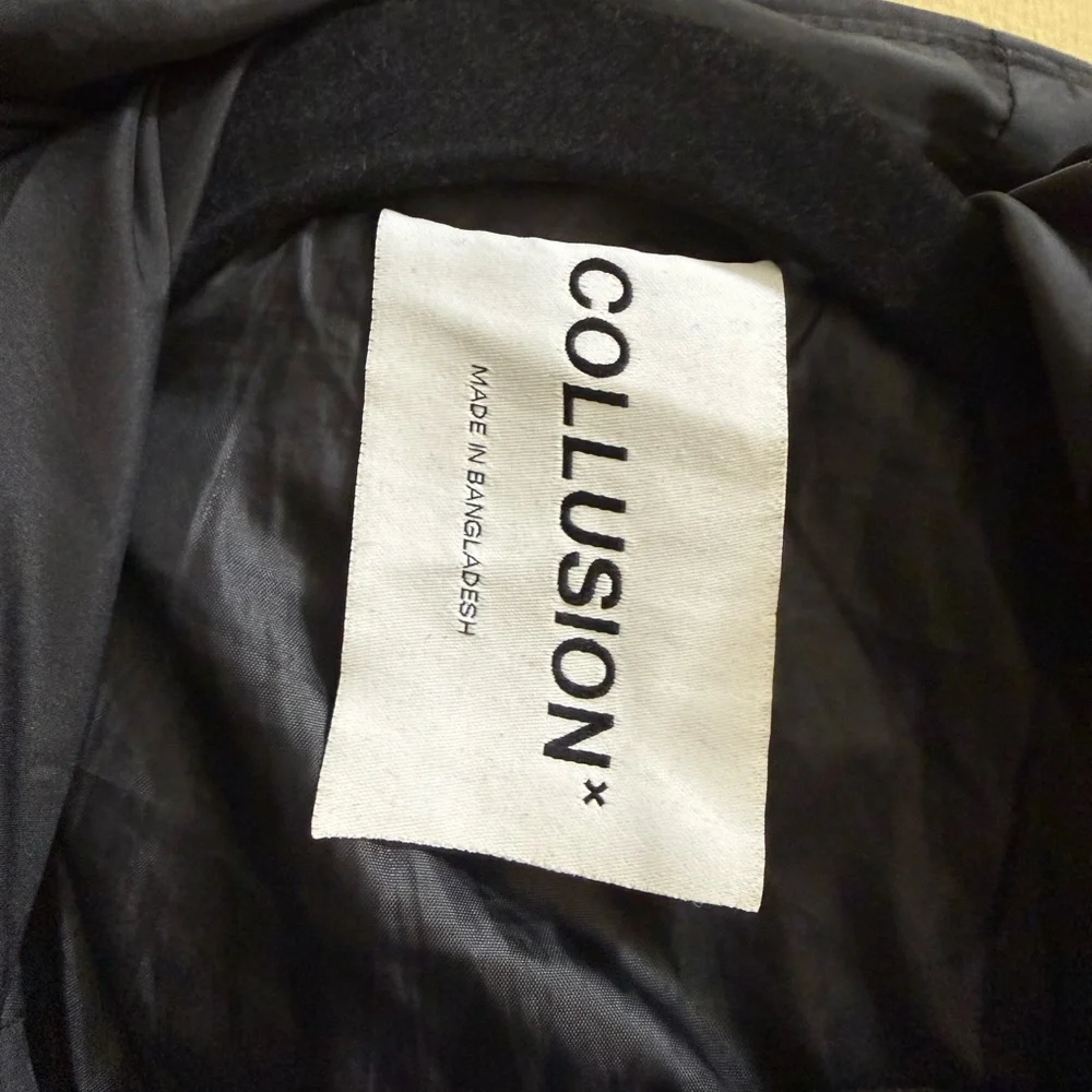 Unisex maxi puffer jacket with hood in black - Picture 6 of 7